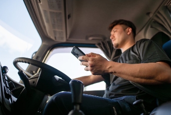 【全球汽车新技术观察】11月下期〡HERE推出业内首个SDV成熟度框架；博世牵头ConnRAD项目，推动互联自动驾驶的安全韧性提升；日本研发碳电极，实现1Wh级叠层锂空气电池稳定运行