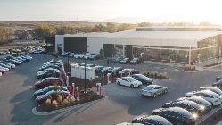 全球电动汽车充电设施市场快速增长，投资趋势凸显