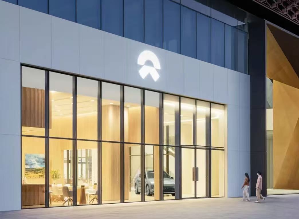 蔚来多品牌战略布局与充换电基础设施加速推进